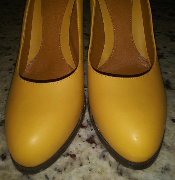 SOLD !!  FENDI Golden/Mustard Heels SZ41 - Picture 3 of 8